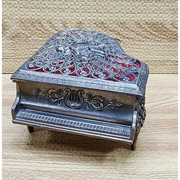 Vintage Music trinket Piano box by Ormolu wind up 4 x 3 1/2” - Picture 3 of 10